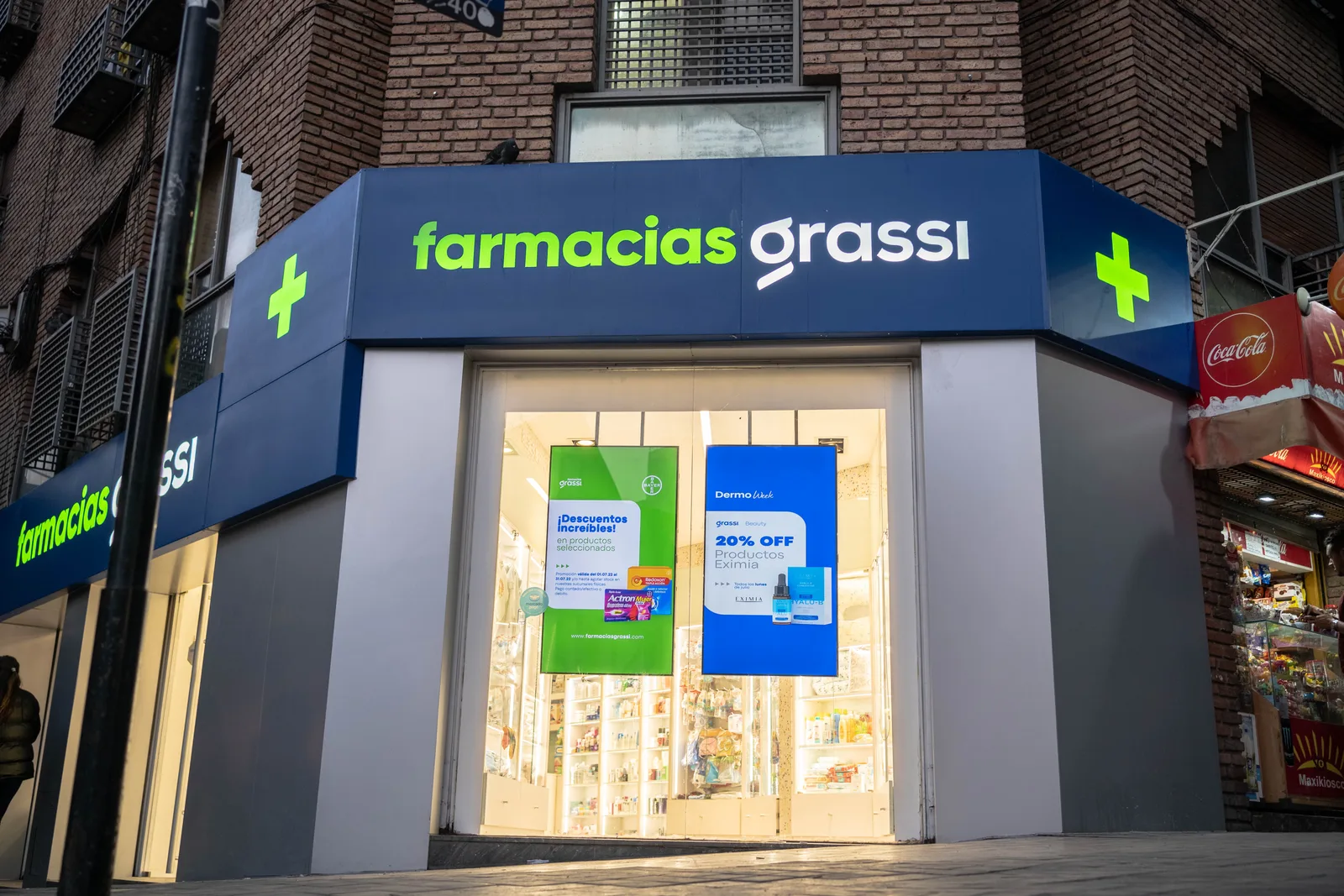 Frente de la sucursal de Farmacias Grassi en Blvr. Chacabuco 687, Córdoba