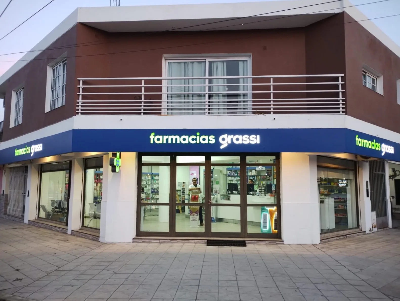 Frente de la sucursal de Farmacias Grassi en Av. Hipólito Yrigoyen 511, Justo Daract