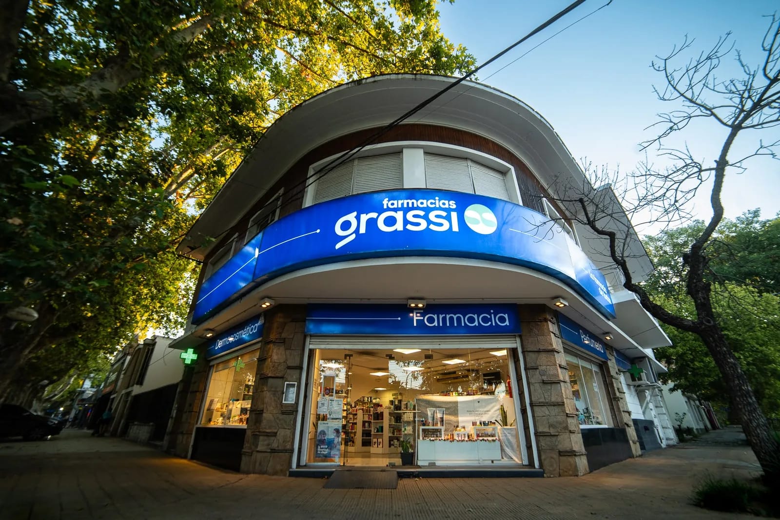 Frente de la sucursal de Farmacias Grassi en Av. Bartolomé Mitre 600, Villa Mercedes